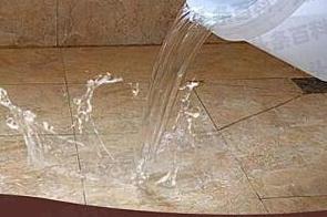 乌拉特前漏水维修 免砸砖防水材料该如何施工