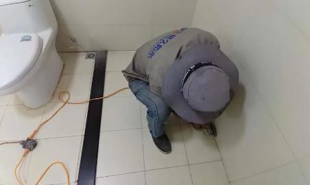乌拉特前卫生间补漏